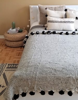 Couverture en laine, bouclette, grise, pompons