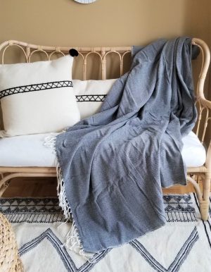 Jeté en laine gris moucheté